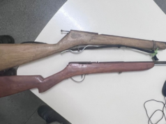 Niño corre tras coche de policía para denunciar agresión a madre en BA; El sospechoso ha sido arrestado