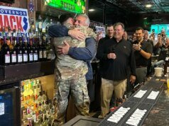 Ciattarelli sorprendido por el regreso de su hijo del ejército del despliegue en Kuwait