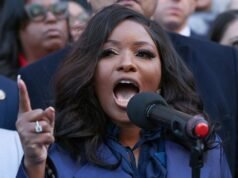 El aspirante demócrata al Senado es criticado como el “peor candidato posible” después de que la afirmación de Epstein resultara contraproducente