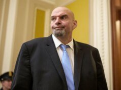 Fetterman hospitalizado tras caída cerca de su casa en Pensilvania