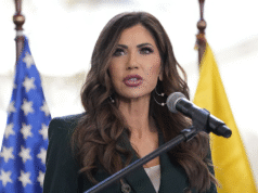 Las instalaciones de ICE en Newport provocan oposición demócrata después de la reunión de Noem