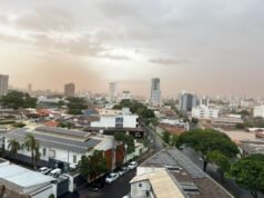 El cielo se ha vuelto naranja con nubes de polvo en la ciudad de MG; video