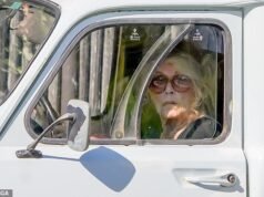 Brigitte Bardot muere a los 91 años: fallece la ‘gatita sexual’ original de Francia que encontró fama mundial con Y Dios creó a la mujer antes de abandonar la actuación y el modelaje por el activismo por los derechos de los animales y la política de extrema derecha.