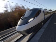 Cómo los burócratas torpedearon HS2 al asumir que los viajeros de negocios no podían trabajar en los trenes, después de no darse cuenta de que las personas podían hacer su trabajo a través de teléfonos o Wi-Fi