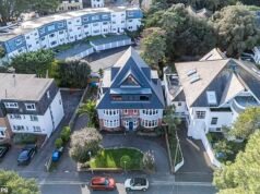 Los bancos de arena luchan en los balcones mientras los propietarios adinerados de Airbnb temen que la nueva terraza del vecino eclipse las cartas de vacaciones para tomar el sol.