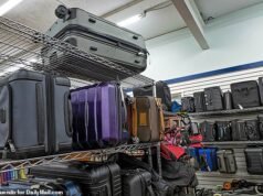 La mundialmente famosa tienda de maletas perdidas con artículos inusuales como una máscara funeraria egipcia es el único minorista de maletas perdidas de EE. UU.