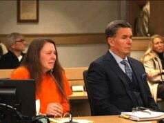 Indignación cuando una maestra comprometida que se besó con un niño de 11 años en su salón de clases es sentenciada a la mitad de la pena de cárcel que exigían los fiscales.