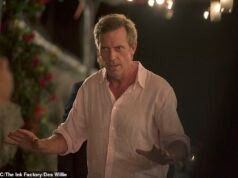 Hugh Laurie fue “realmente complicado” en el set de The Night Manager debido a que el actor, de 66 años, quería interpretar el papel protagónico de Tom Hiddleston, de 44 años.