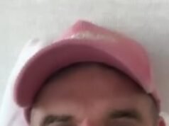 Robbie Williams cumple el “deseo de la vida” de la superfan Norma, de 94 años, mientras disfrutan de una “charla de 20 minutos” en su residencia después de que su hija Teddy, de 13 años, viera su vídeo viral.