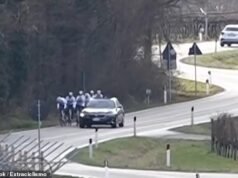 Momento en el que un automovilista que “odia las bicicletas” dispara un arma contra los ciclistas italianos que intentaba adelantar