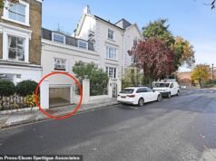 Una plaza de aparcamiento individual debajo de una casa en el oeste de Londres sale a la venta por casi £300.000
