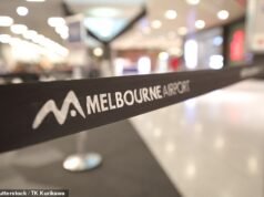 Un británico de 35 años es arrestado en un aeropuerto australiano “después de intentar agarrar el arma de un oficial mientras intentaba abordar un vuelo sin billete”.