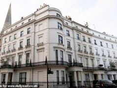 A un empresario ruso se le ordenó remodelar al estilo de un hotel su villa victoriana de £ 2 millones en el oeste de Londres después de derribar los accesorios originales sin permiso de planificación.