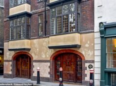 Dentro de la casa más antigua de Londres: que alguna vez fue una taberna, una fábrica de cubiertos y una residencia privada