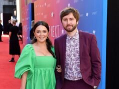 La estrella de Inbetweeners, James Buckley, revela su ÚNICO secreto para un matrimonio feliz con su esposa Clair después de más de una década de matrimonio y dos hijos.