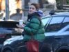 La hija de Katie Holmes, Suri Cruise, de 19 años, vista por primera vez en MESES mientras disfruta de las vacaciones de Navidad de la universidad.