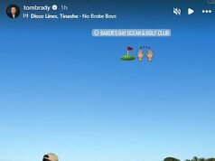 Tom Brady muestra un físico desgarrado mientras se queda sin camisa para la ronda de golf de Nochebuena con su hijo Jack