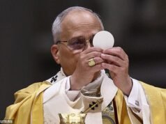 La primera Navidad del Papa León: miles de personas observan mientras el Pontífice dirige la misa en la Basílica de San Pedro