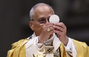 La primera Navidad del Papa León: miles de personas observan mientras el Pontífice dirige la misa en la Basílica de San Pedro