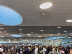 Pasajeros pierden vuelo debido a la cola “paralizada” en el control de pasaportes en una importante ciudad europea