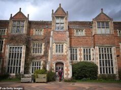 Lo que realmente pasa en ESE grupo secreto de WhatsApp para mamás pijas. Se conoce como ‘AA’, todo el mundo cuchichea al respecto y entrar es imposible. Ahora nuestra topo rompe su silencio…