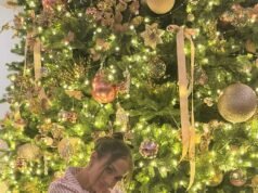 Jennifer López disfruta de una acogedora Navidad en pijama a juego con su familia, incluida una rara foto con su hermana Lynda