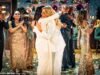 Tess Daly y Claudia Winkleman de Strictly comparten un emotivo abrazo mientras presentan su último espectáculo navideño después de que Scarlett Moffatt y Vito Coppola fueran coronados campeones festivos.