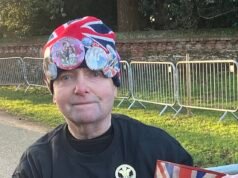 Momento en que el Príncipe William ve al ‘mayor superfan de Diana’ entre la multitud de Sandringham y lo llama por su nombre, antes de presentarle a Charlotte, Louis y George.