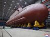 Kim Jong Un exige más armas de última generación mientras lleva a su hija a ver el último submarino portador de misiles de propulsión nuclear de Corea del Norte.