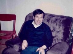 Un hombre apareció en nuestra puerta justo antes de Navidad con una bolsa de basura y un pollo congelado; permaneció allí durante 45 años.