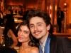 Un pequeño detalle en la casa de pan de jengibre navideña de Kris Jenner demuestra que la relación de Kylie Jenner y Timothée Chalamet ha pasado al siguiente nivel.