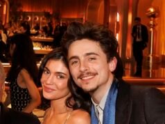 Un pequeño detalle en la casa de pan de jengibre navideña de Kris Jenner demuestra que la relación de Kylie Jenner y Timothée Chalamet ha pasado al siguiente nivel.