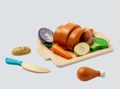 Se retira del mercado un juguete de madera de John Lewis que habría aparecido en las listas navideñas porque un minorista dice que representa un peligro de asfixia para los bebés.