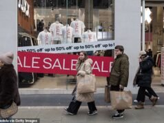 Se confirma la caída de las ventas del Boxing Day a medida que disminuyen las visitas a las calles principales y a los centros comerciales, y se culpa a los aumentos de impuestos de Rachel Reeves por la caída de mil millones de libras en las ganancias.