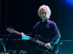 El guitarrista de The Cure, Perry Bamonte, muere a los 65 años: la banda de rock anuncia que el músico falleció durante Navidad después de una breve enfermedad.