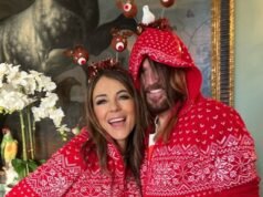 Elizabeth Hurley, de 60 años, y Billy Ray Cyrus, de 64, parecen adolescentes enamorados mientras celebran su primera Navidad juntos.