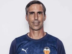 Homenajes rendidos después de que se teme que el entrenador de fútbol español de primera categoría y tres de sus hijos murieran ahogados en un barco turístico en mares agitados