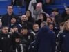 Chelsea inicia una investigación después de que una botella de agua arrojada cerca del banquillo de los Blues empapara a las estrellas del Aston Villa durante las celebraciones posteriores al partido con las emociones a flor de piel después de la derrota en Stamford Bridge.