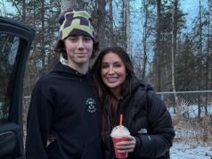 Bristol Palin se reúne con su hijo Tripp para celebrar su cumpleaños número 17 después de que se mudó a Alaska para vivir con su padre.