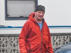 El padre de Adam Peaty aparece en la foto el día después de la boda de su hijo, después de que se reveló que FUE invitado pero le dijeron que tendría que sentarse en la última fila.