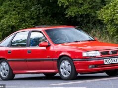 Sólo un puñado de coches clásicos de los años 90 siguen circulando por las carreteras británicas mientras los Metros, Orions y Cavaliers desaparecen