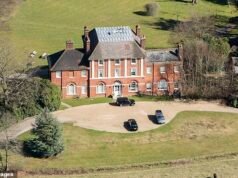 La verdad sobre la zona de exclusión de seis millas del hogar definitivo de Kate y William. No, no tiene nada que ver con mantener alejada a la gentuza, dice el experto real DAI DAVIES… la realidad es mucho más siniestra