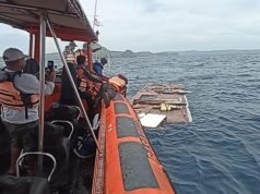 “La hija de 12 años del entrenador del Valencia es encontrada muerta” después de que se teme que él y tres de sus hijos se ahogaron cuando su barco volcó frente a Indonesia