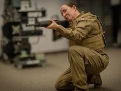 Durante décadas, el ejército canadiense no tuvo uniformes de combate diseñados para mujeres. Eso es sobre el cambio
