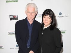 Richard Curtis de Love Actually está encerrado en una pelea por un campamento en su elegante pueblo