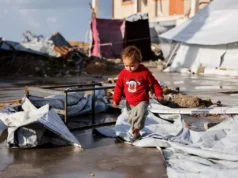 “Frío y temblores”: los habitantes de Gaza desplazados por las lluvias invernales