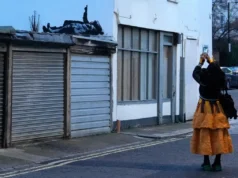 El artista callejero británico Banksy ha presentado su último mural en Londres