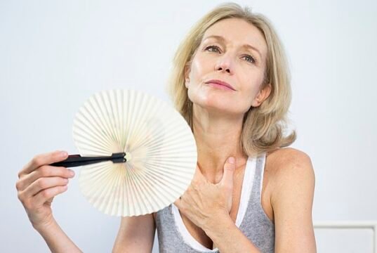 Por qué dejar la TRH ha cambiado mi vida de la manera más radical posible. Sé que va en contra de todos los consejos médicos… pero si lo estás tomando, escúchame: SARAH VINE