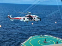 El pasajero del crucero fue trasladado al hospital por la RSAF para recibir tratamiento médico.