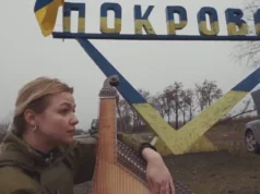 Los villancicos de las campanas alguna vez llenaron el aire aquí. Ahora es sólo una bomba.